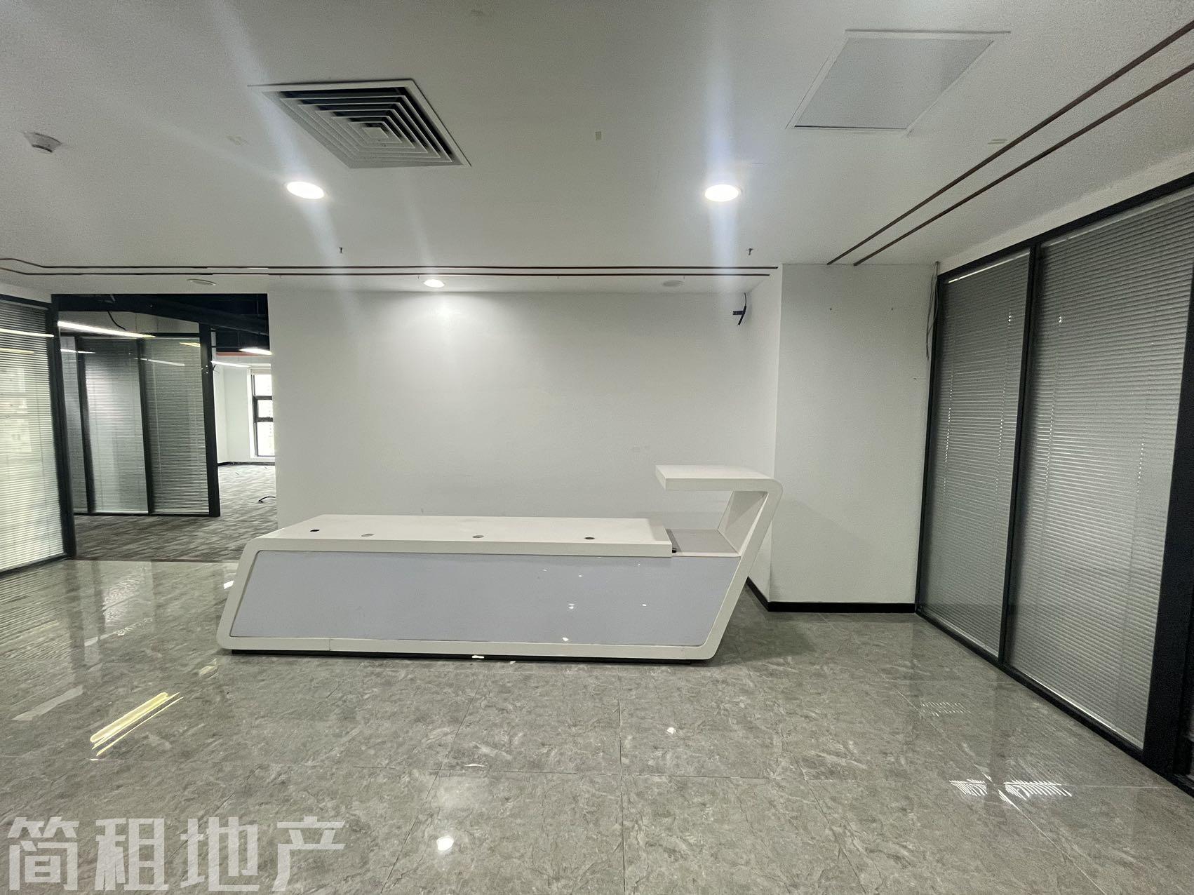 龙华 一手业主直租 7成实用率 精装修双地铁口 拎包办公