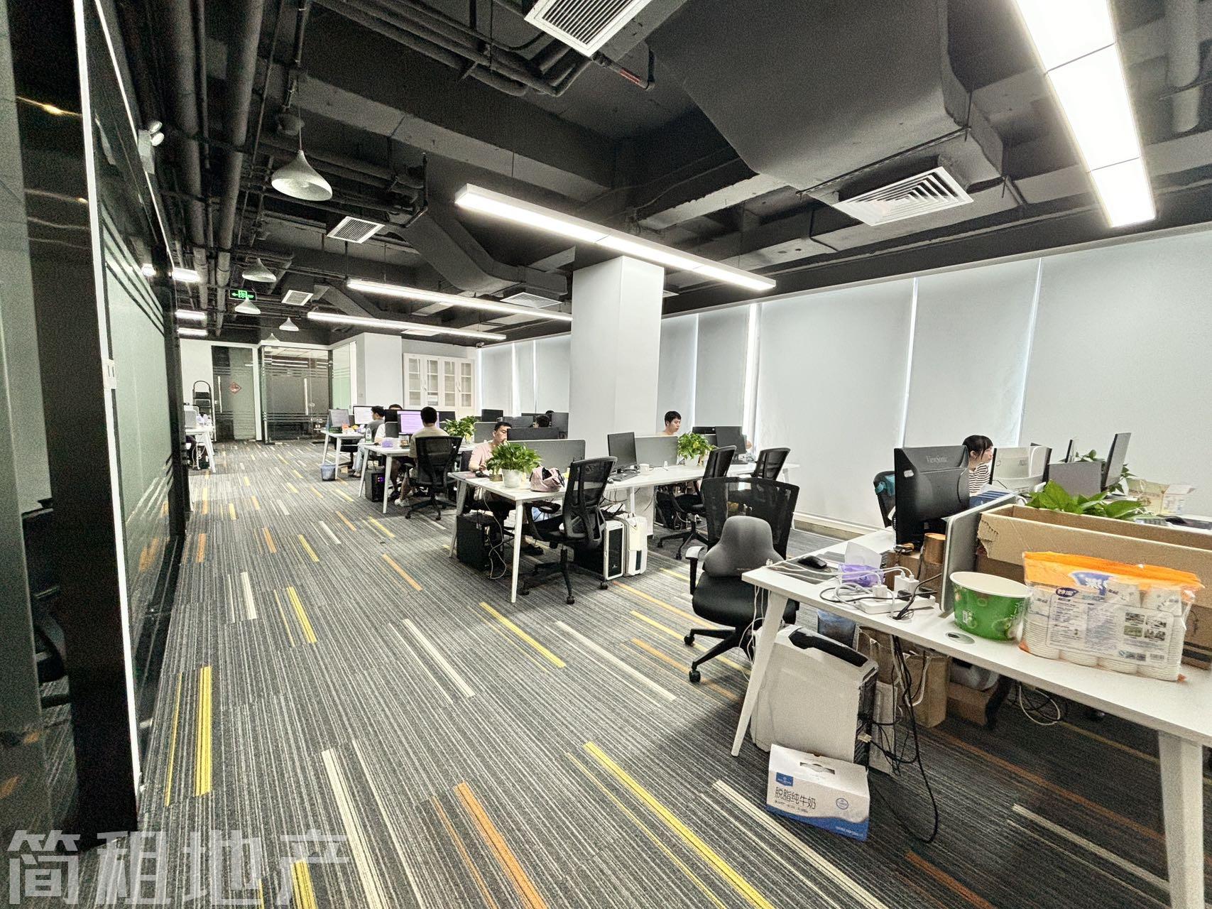 旁边就是公共阳台  一手直租 高使用率 科兴科学园