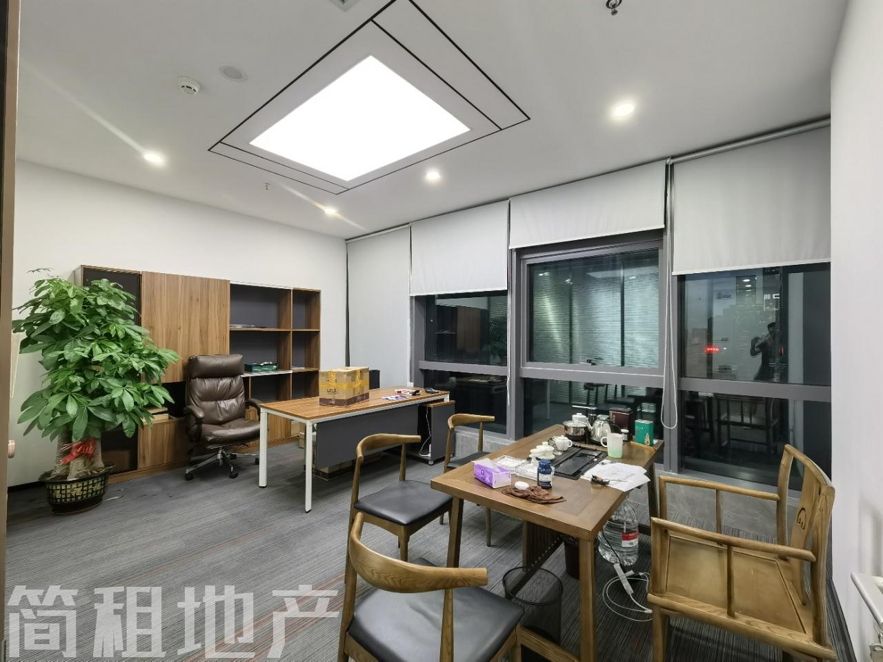 带家具  精装 户型方正 新楼 中电长城大厦