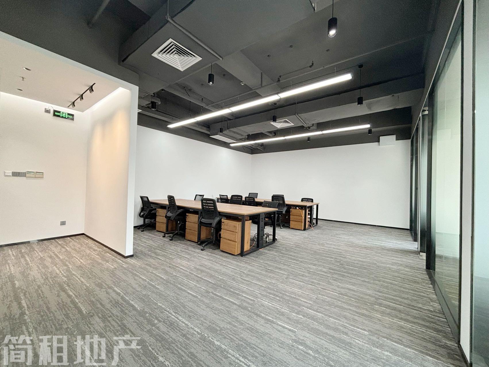 宝华地铁口 龙光世纪大厦精装214平带家私 业主直租