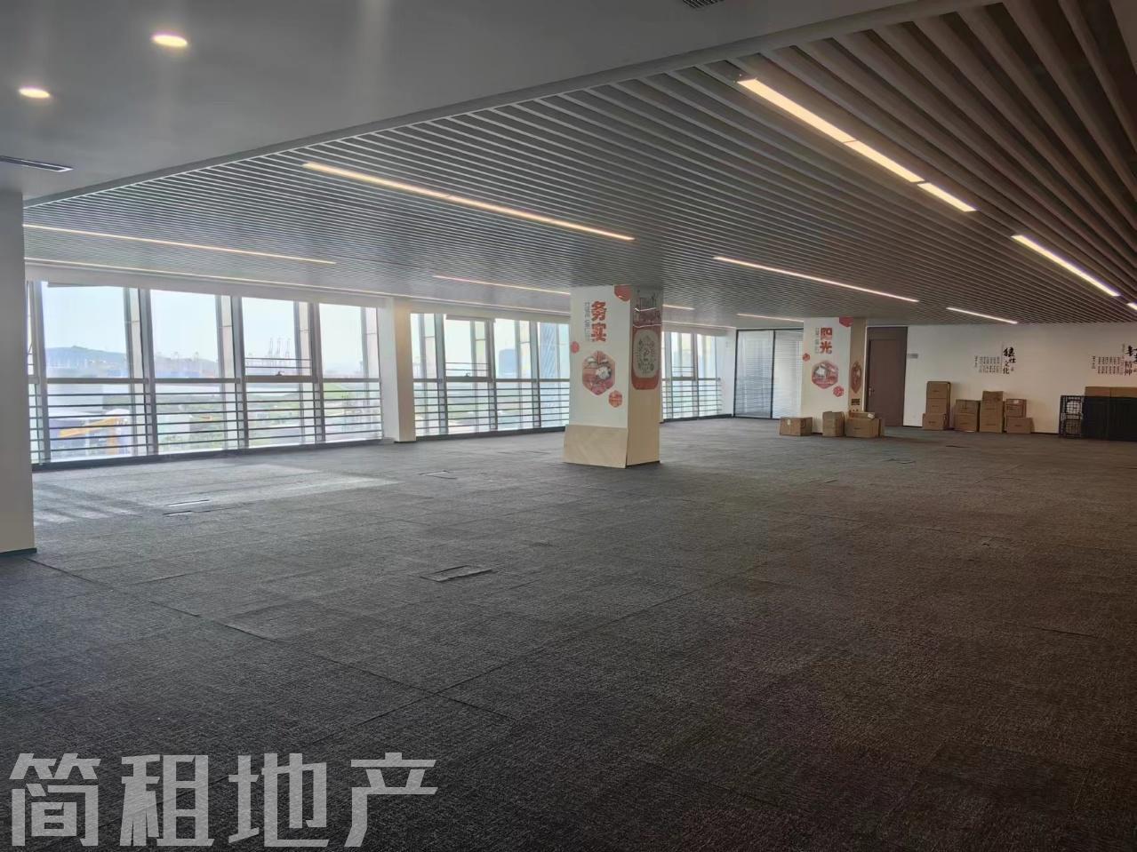 免租期6个月 正电梯口  龙光世纪大厦精装整层 使用率72% 