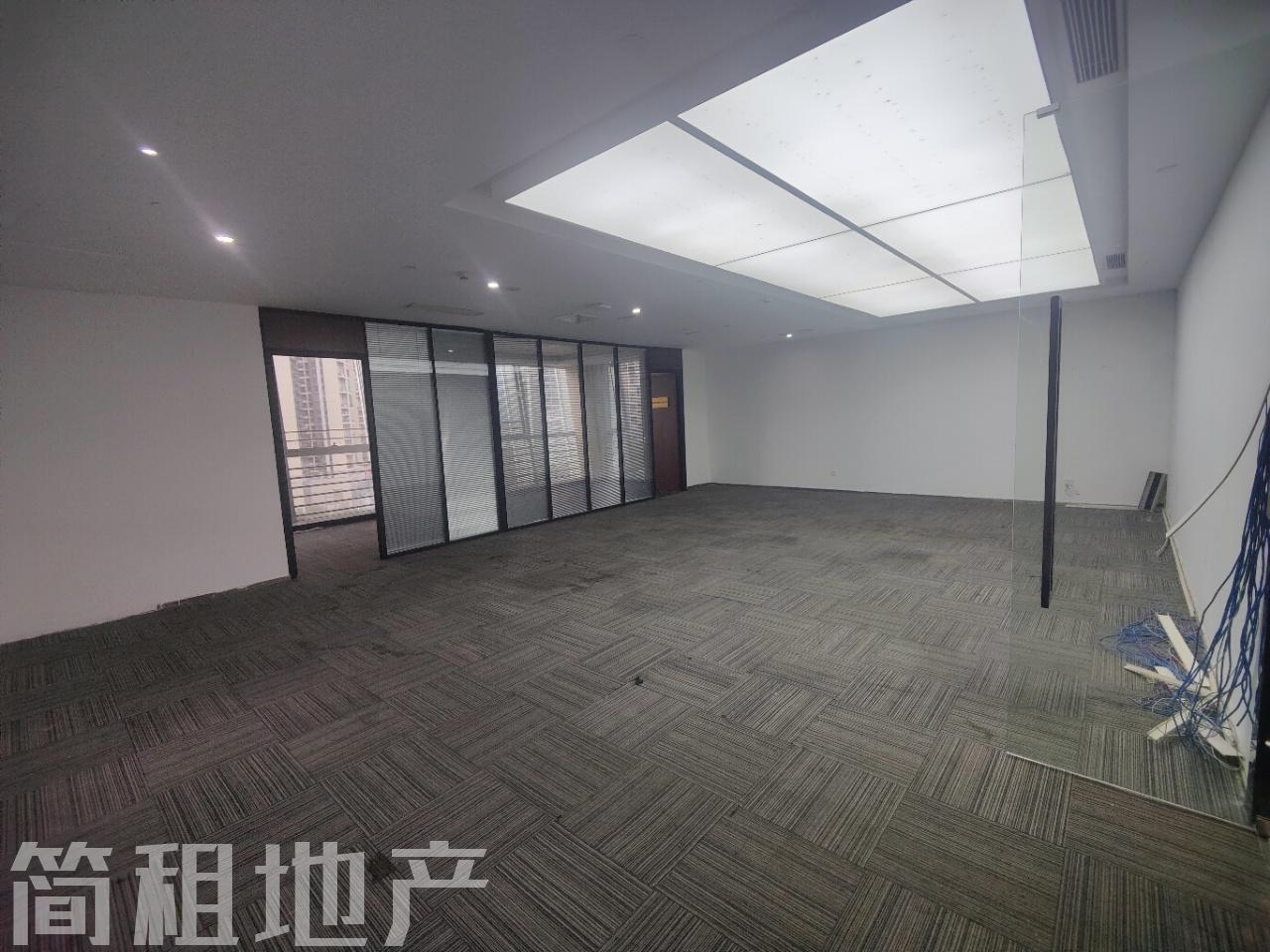 使用率70% 龙光世纪大厦精装143.2平 楼下就是地铁