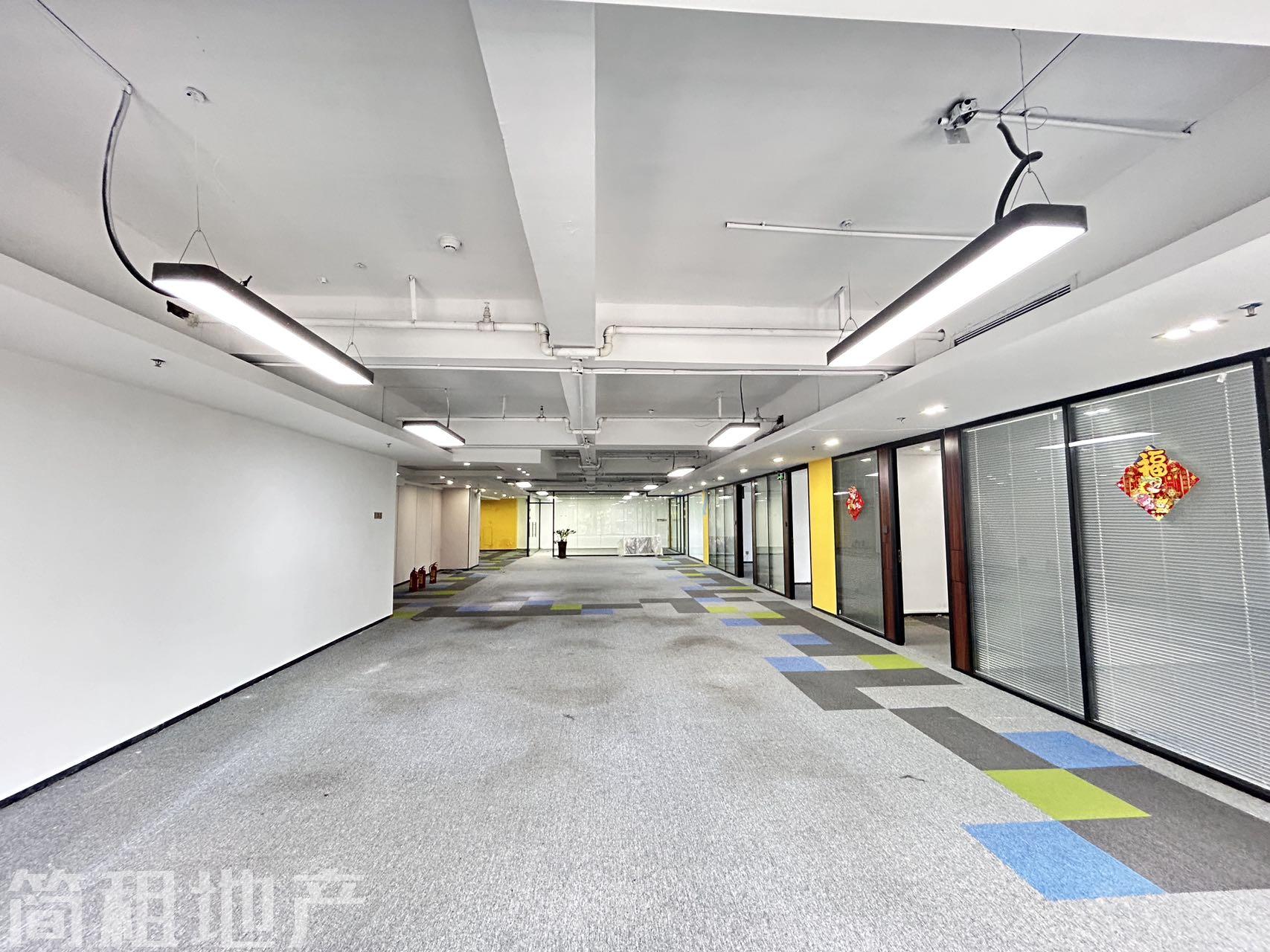 使用率60%无行业限制 龙光世纪大厦复式精装585平 楼下就是地铁