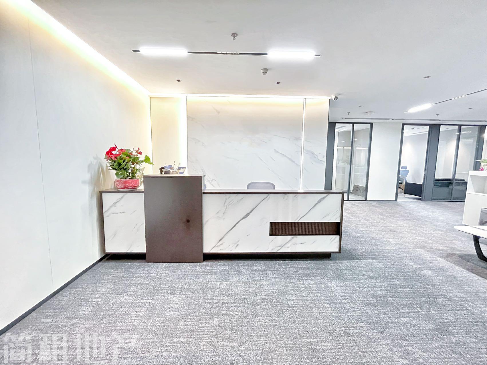全套家具 楼下就是地铁 24小时空调 豪威科技大厦 带公共阳台