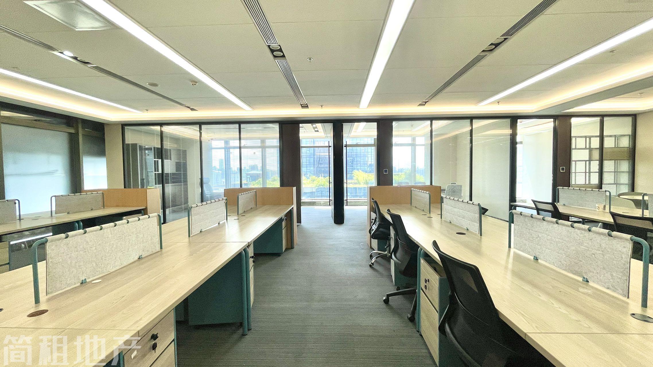 带家具 楼下就是地铁 24小时空调 豪威科技大厦 带公共阳台