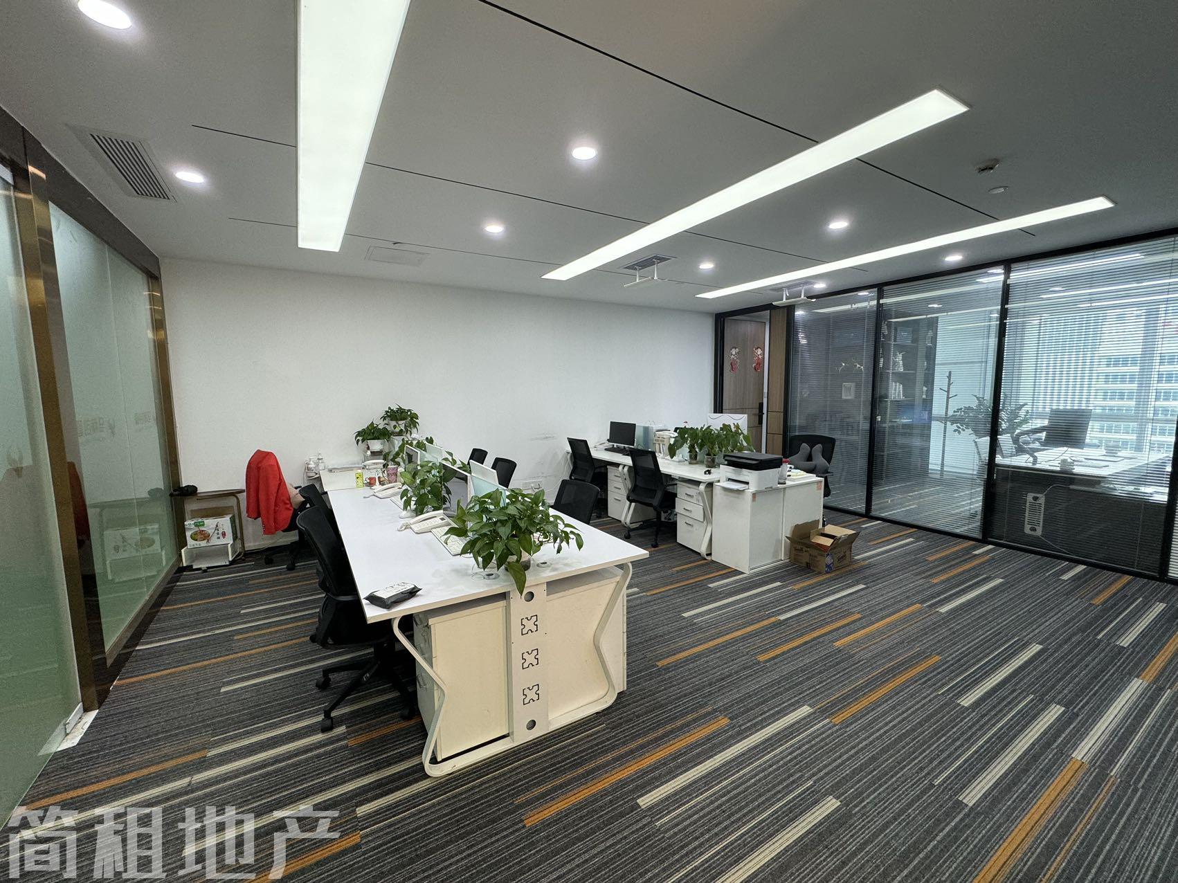 特价出租 不限行业 正地铁口 大冲商务中心 周边配套成熟 万象天地商圈