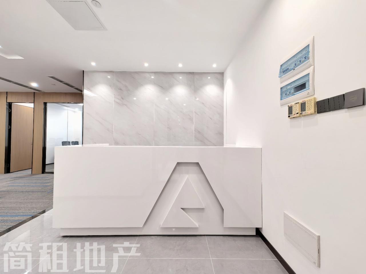 大前台 带办公家具 大冲商务中心 楼下就是地铁 周边配套成熟
