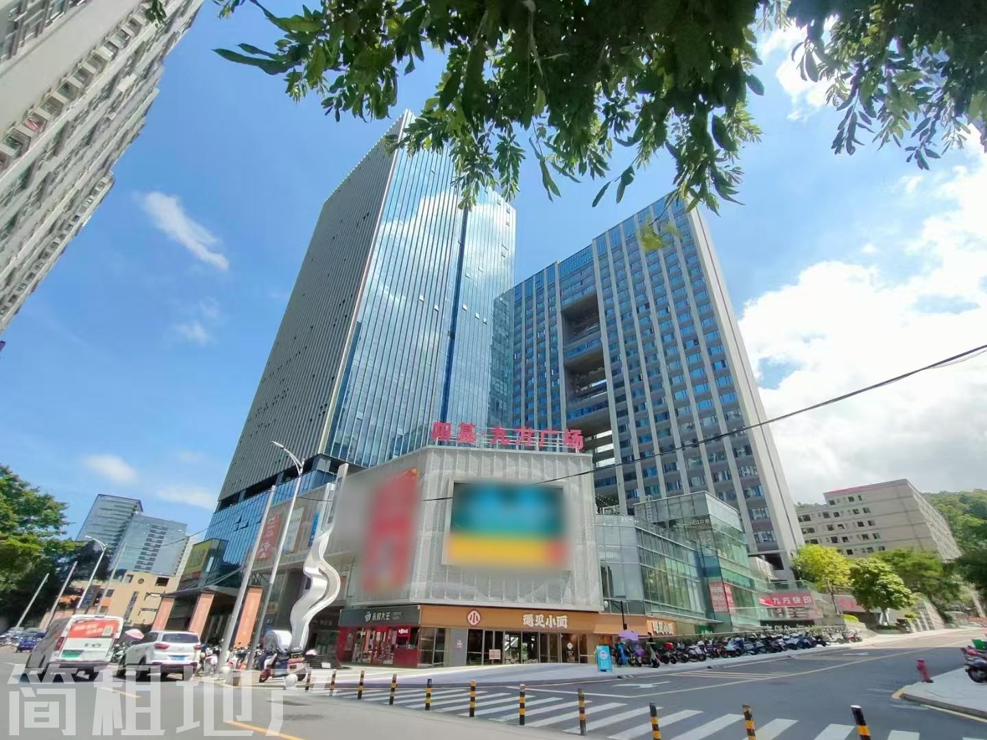 使用率6成 九方广场精装60平 落地窗 无遮挡山景