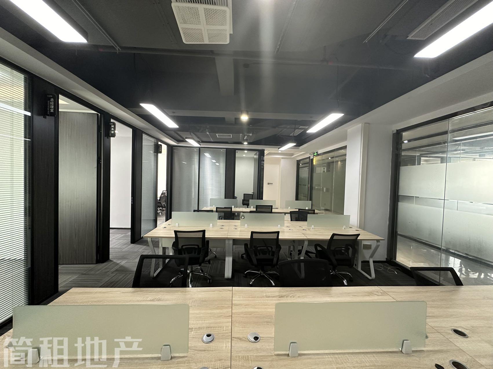 西乡地铁口 331创意园精装216平带家私出租 4+1格局