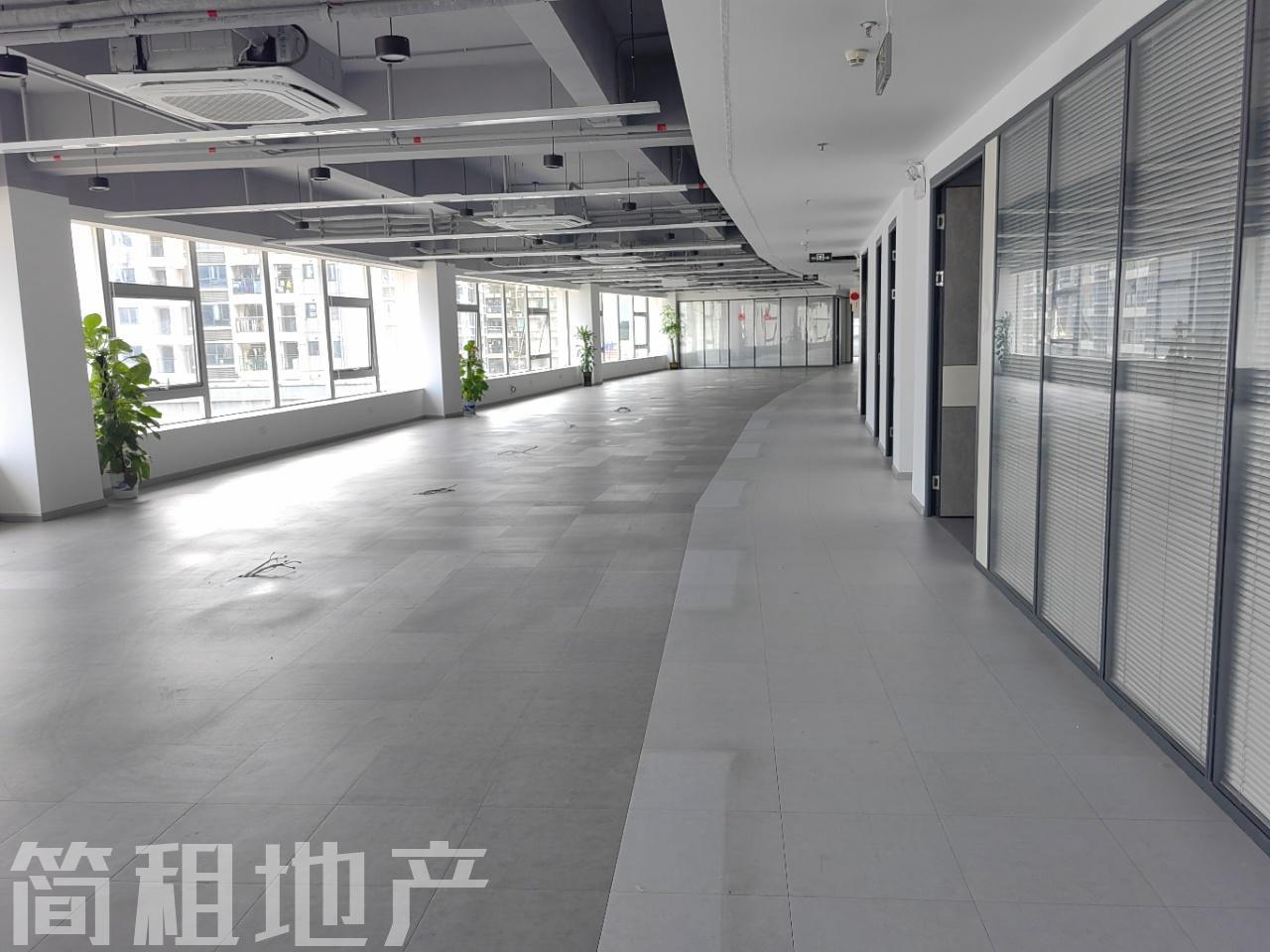 同泰时代广场自带商场 精装1876平 电梯口三面采光