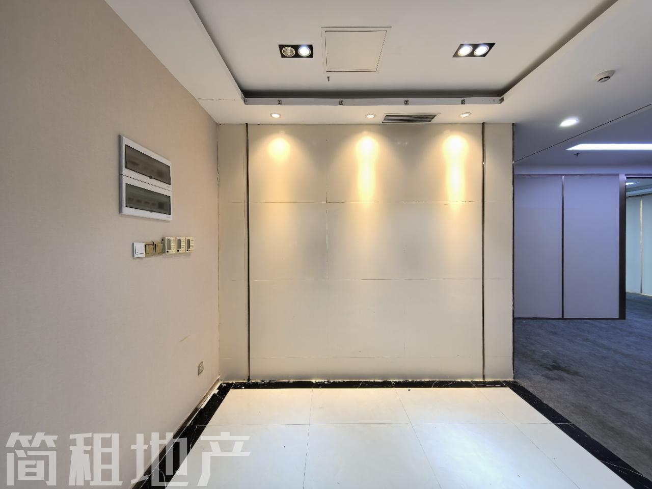 使用率65 楼下就是地铁口 大冲商务中心精装156平 5+1格局 
