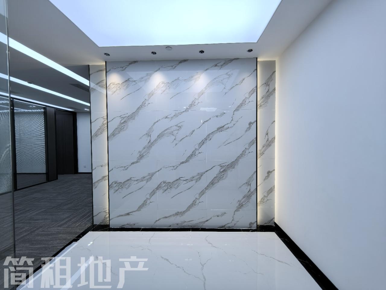 使用率65 大冲商务中心精装小户型2+1格局 楼下就是地铁