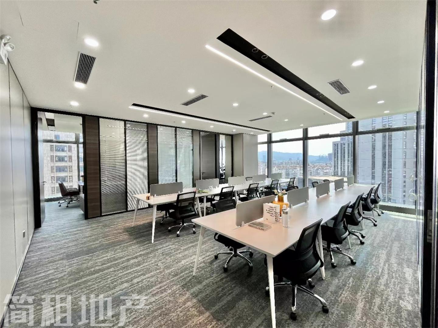 4号线清湖地铁零距离，带家具，24小时空调，盛龙时代大厦（新创空间）