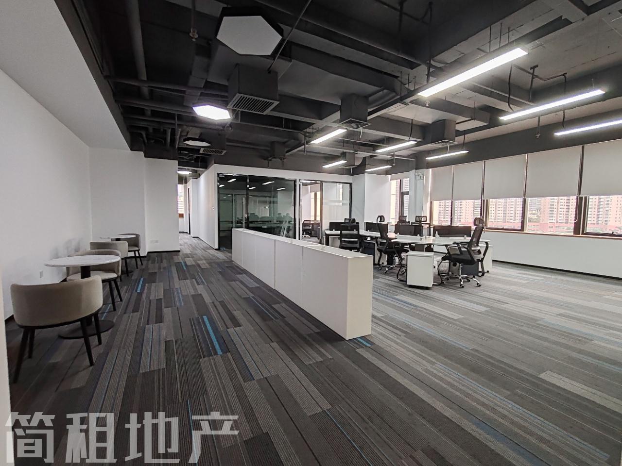 双面采光带部分家具 国人通信大厦 一手直租 停车方便