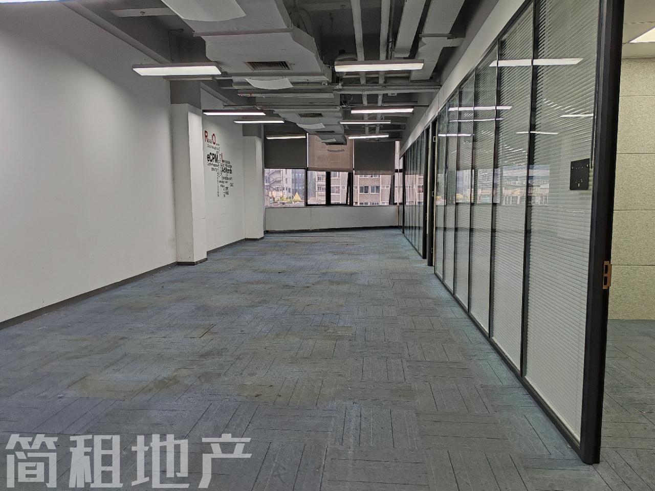 正南采光好  大小均有 国人通信大厦 一手直租 停车方便