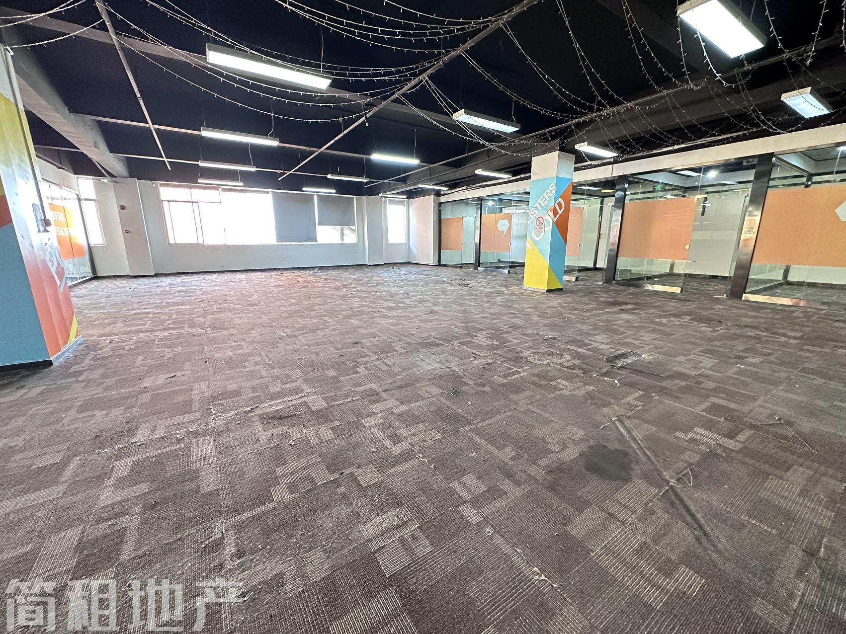 龙岗坂田杨美地铁口，坂田国际中心58-1126平精装带空调