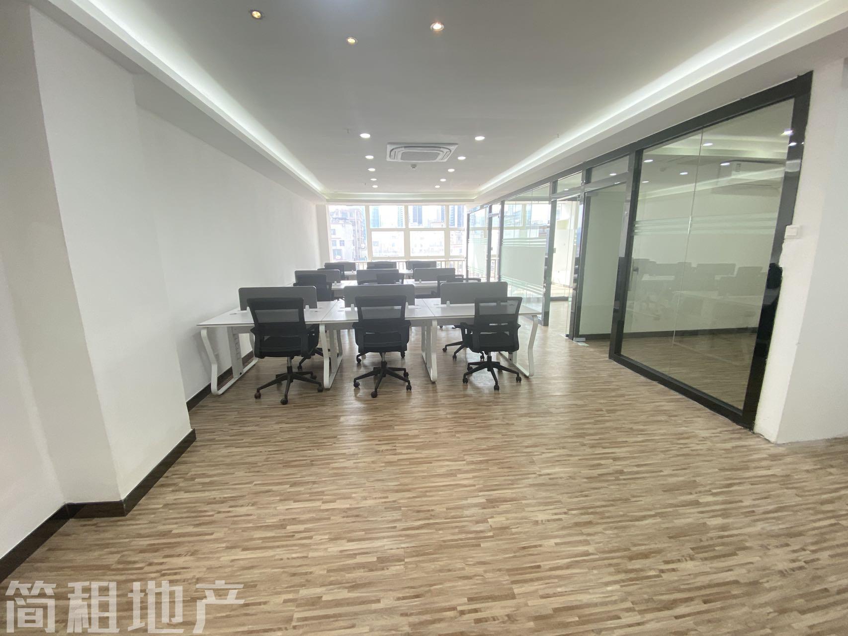 嘉熙业广场（民治大润发）商业综合体，配套齐全，带家私精装办公出租