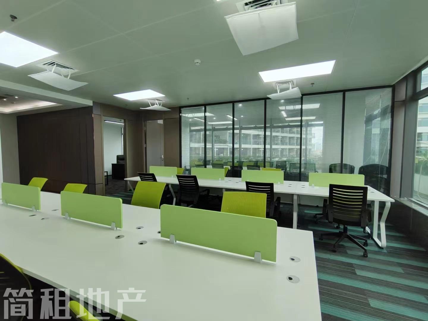 深圳北旁龙华中心区，上芬地铁口融创智汇大厦，带家具