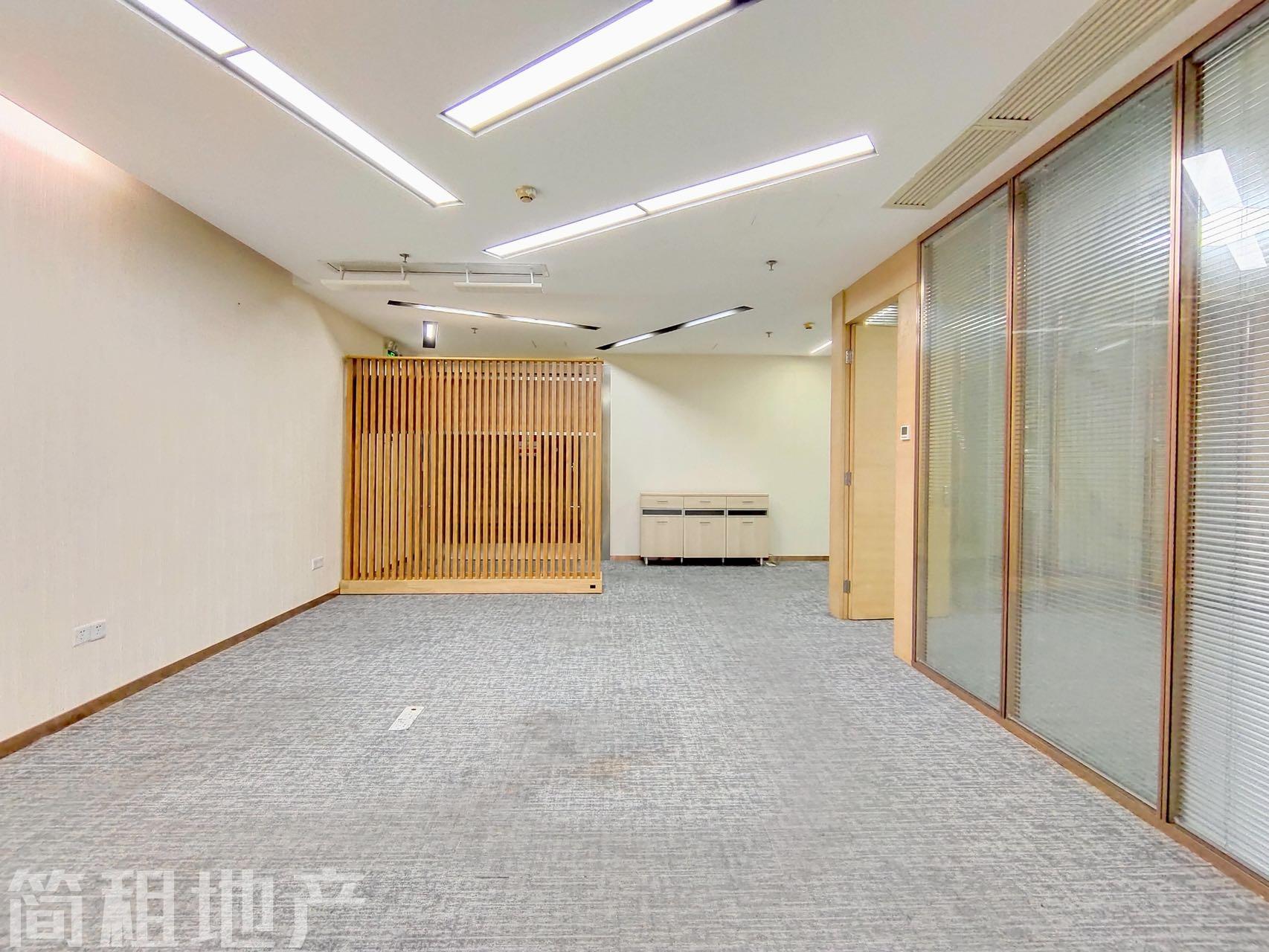 一手房产证面积，70%高使用率 后海海岸大厦 看生态水池公园