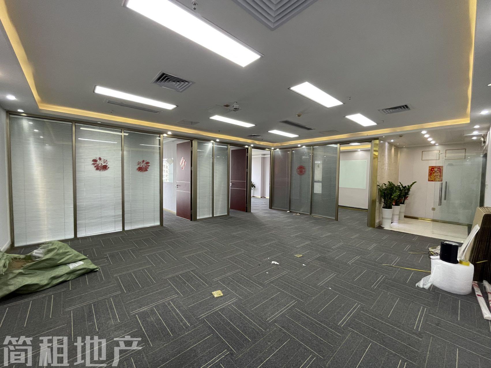 户型方正  性价比高 一手房产证面积，70%高使用率 后海海岸大厦