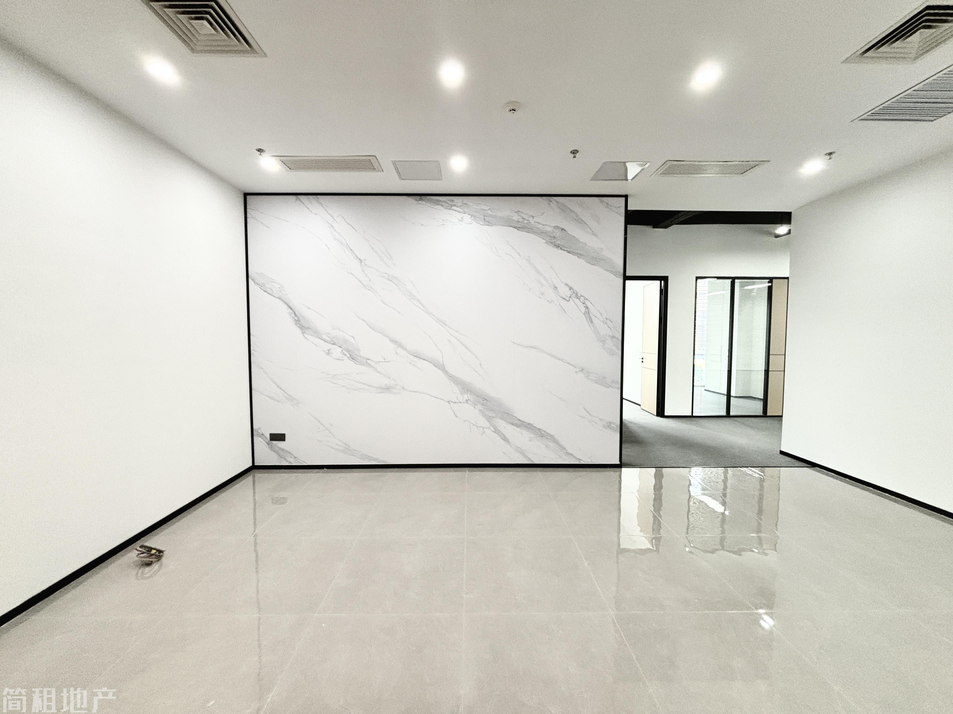 双面采光 电梯口 近地铁 新楼盘 华强金融大厦 一手房东