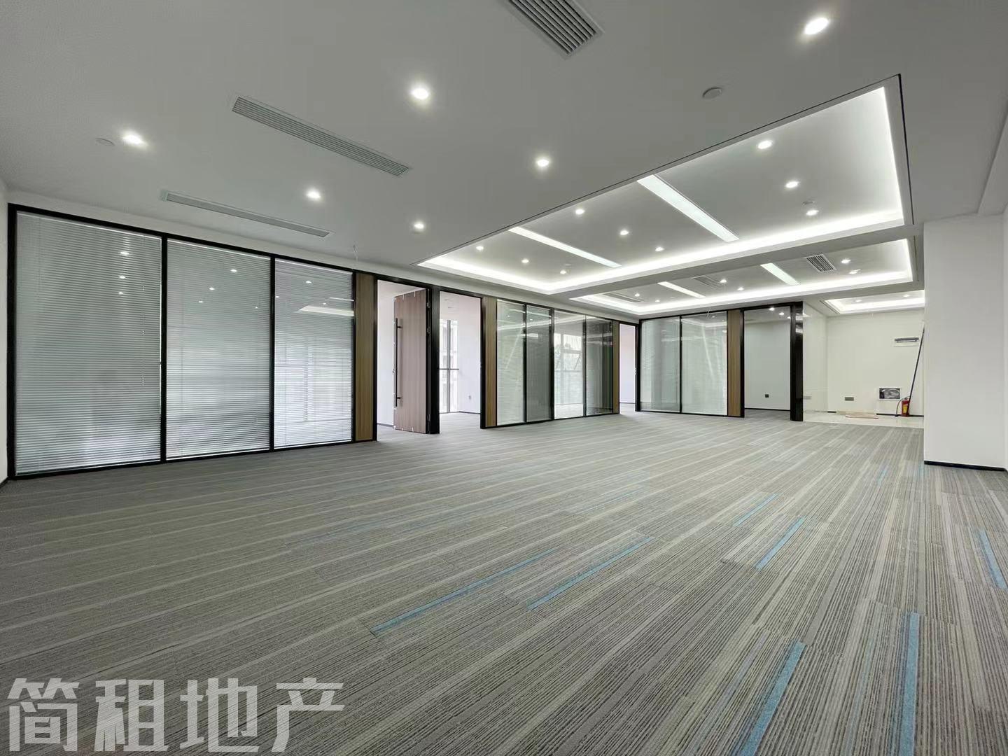五和地铁口，坂田生态科技园，新装修，电商氛围好，交通方便