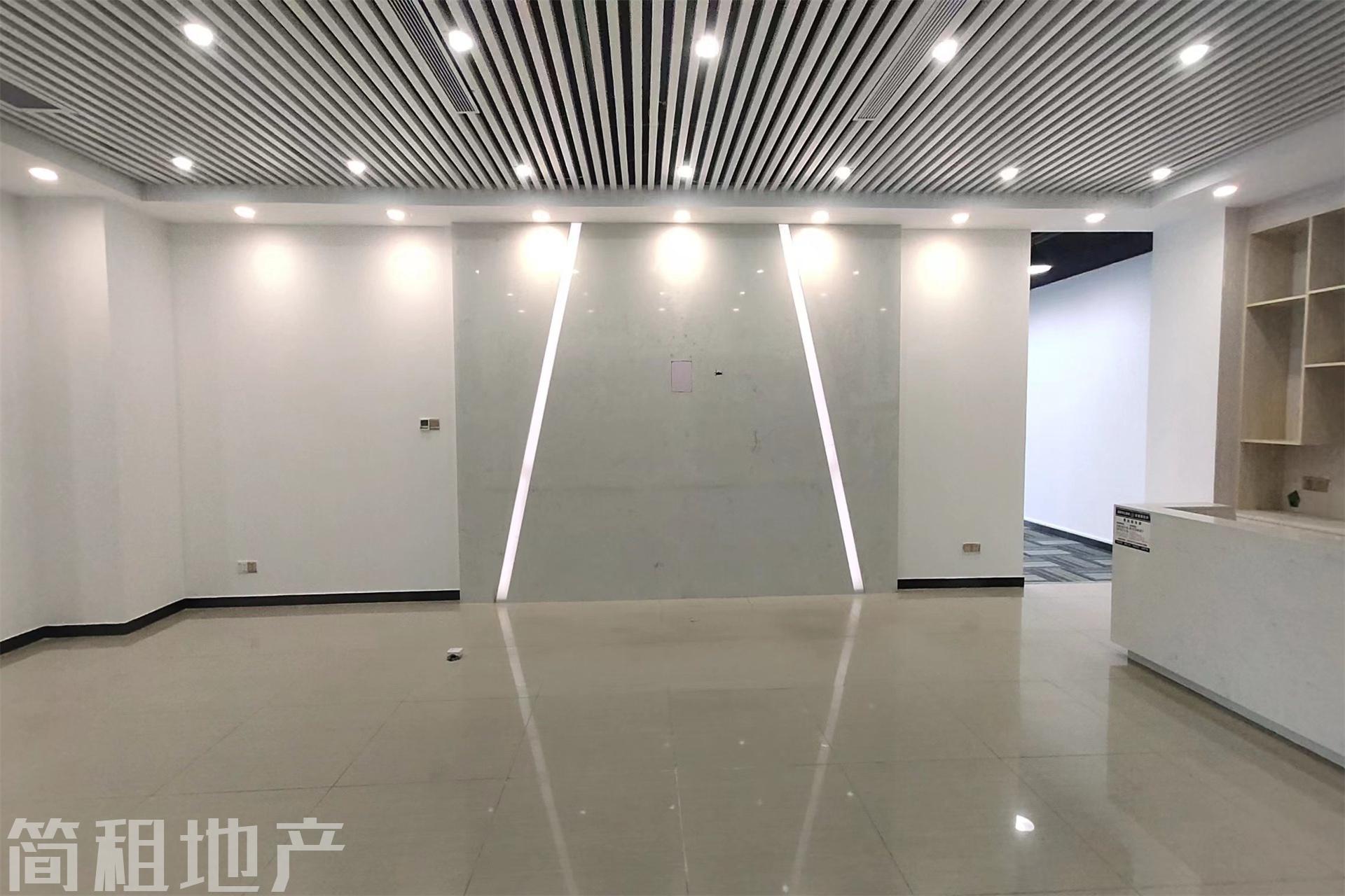 龙华清湖地铁口零距离，100-500平精装修租金70每平起