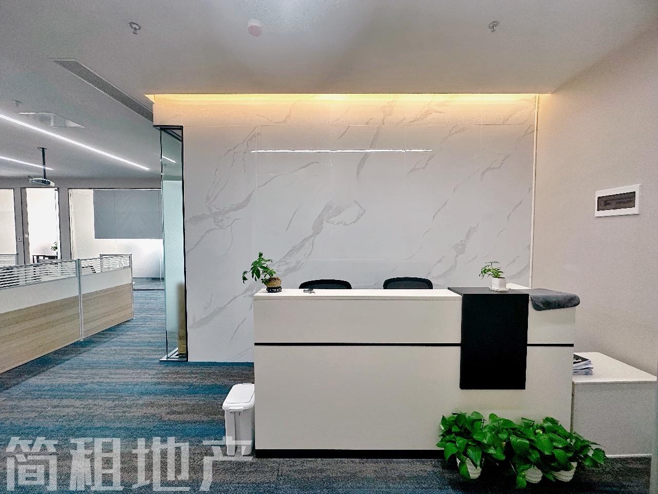 带家具 南向采光好  全新装修 粤海城T2写字楼