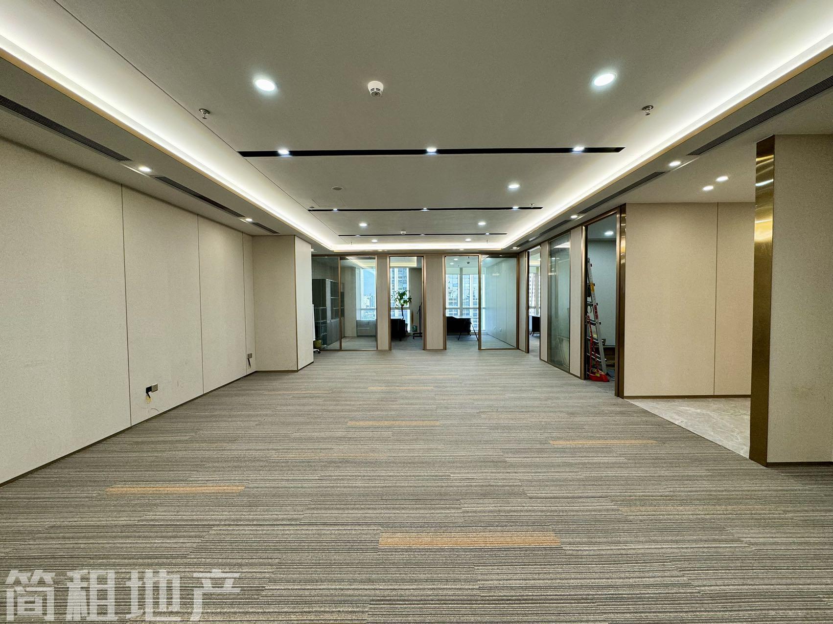 新华保险大厦电梯口200至3000平办公室大小面积均有