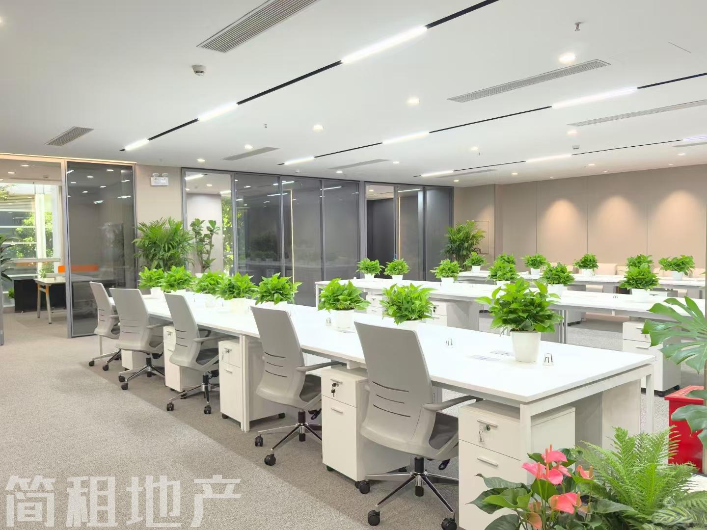新华保险大厦电梯口200至3000平办公室大小面积均有