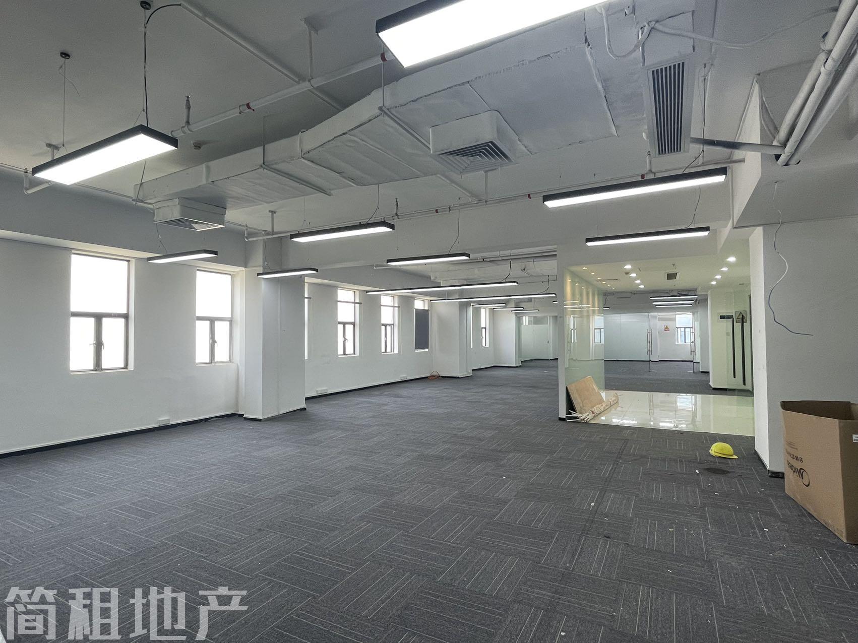 电梯口 户型方正 利用率大 兆龙大楼