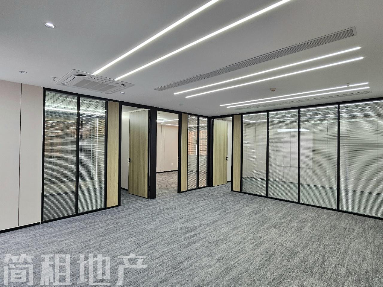 新装修，3+1格局，面积216平，西北朝向 文蔚大厦