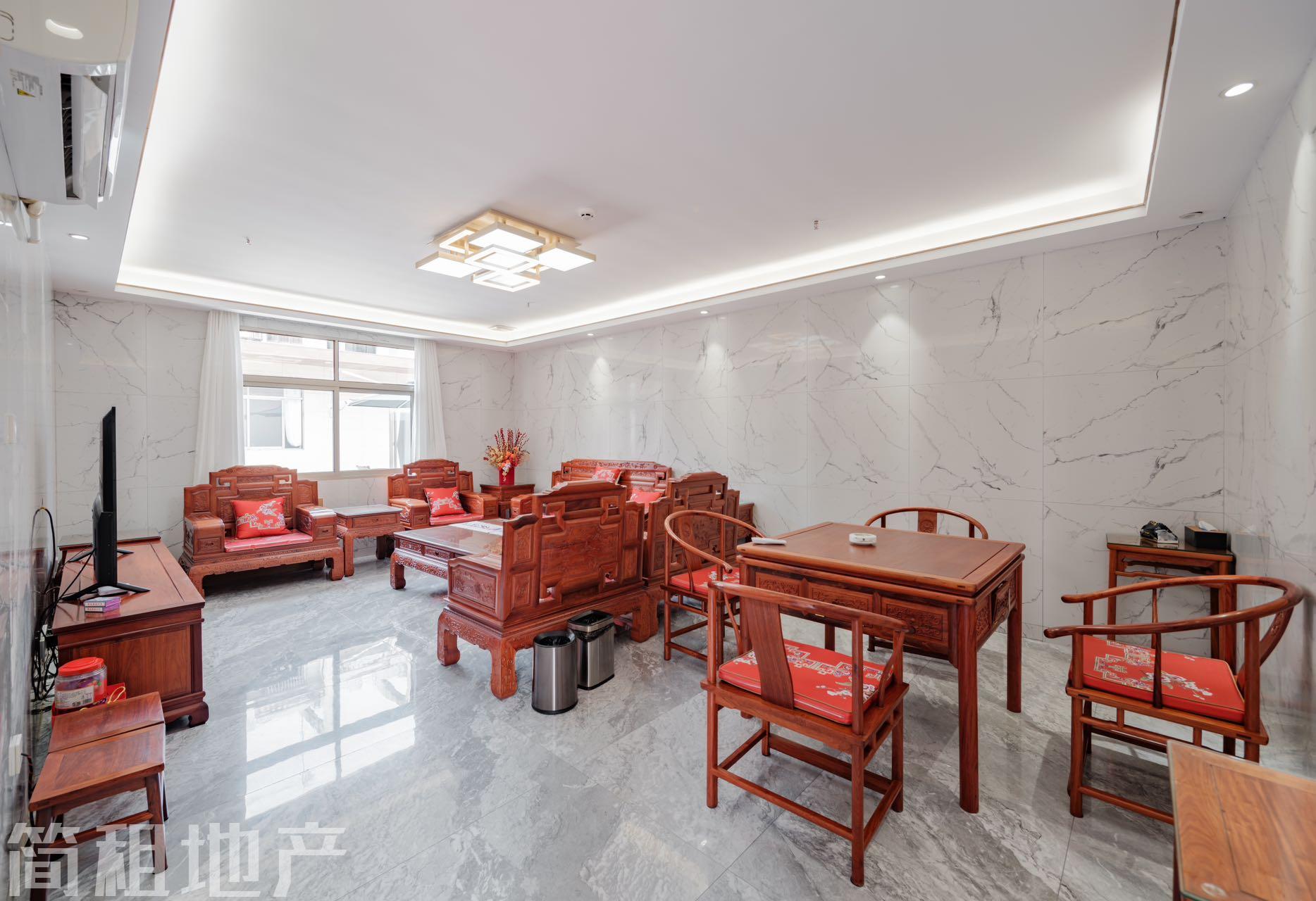 带双阳台，大露台，有ktv包房，宴会厅，可明火做饭 金碧城大厦