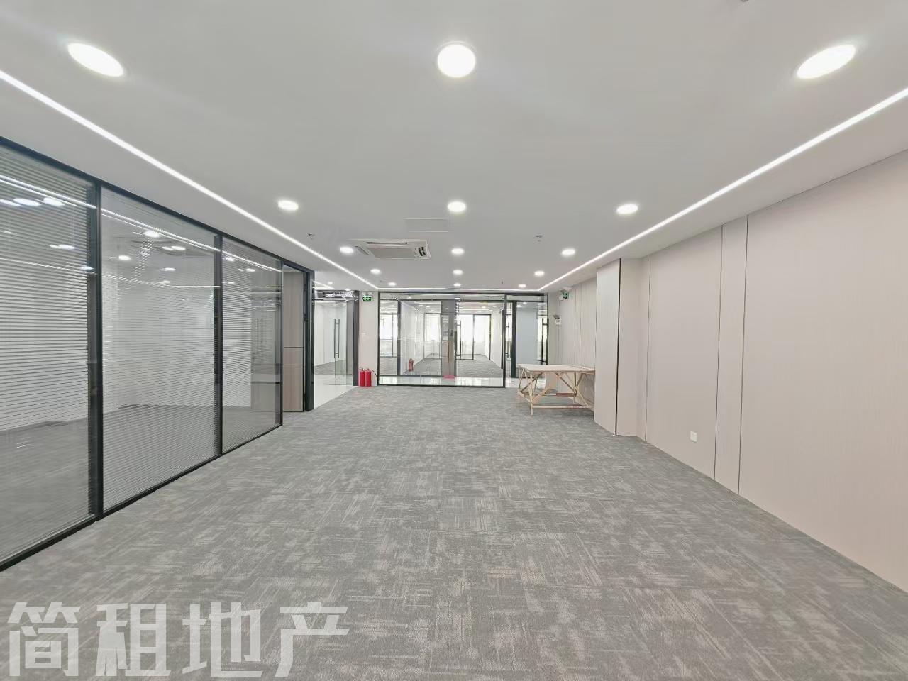 车公庙 天发大厦 精装268平 4+1格局 大厅18人办公