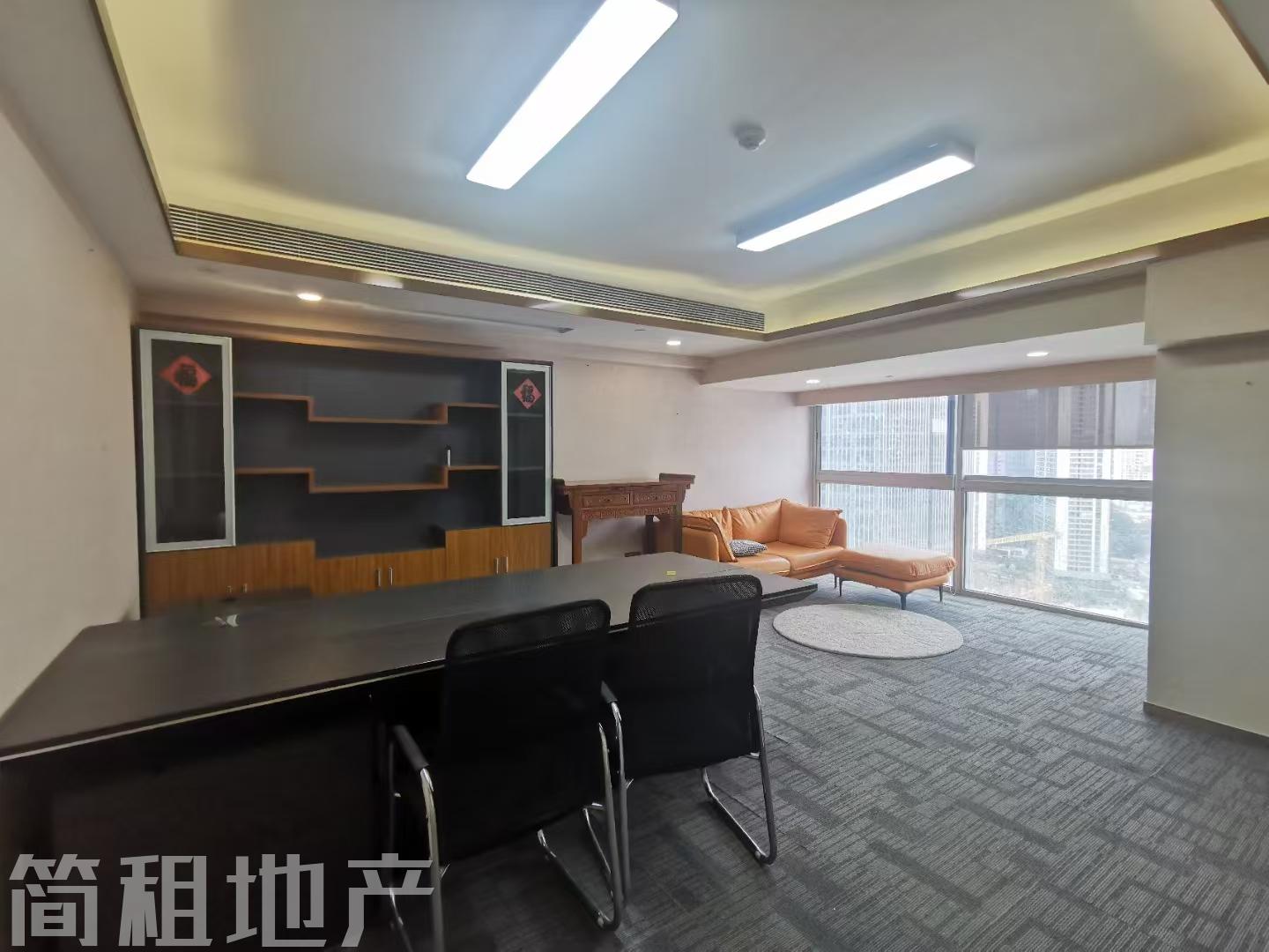 正电梯口，带上下水，户型方正，朝西 宝能慧谷