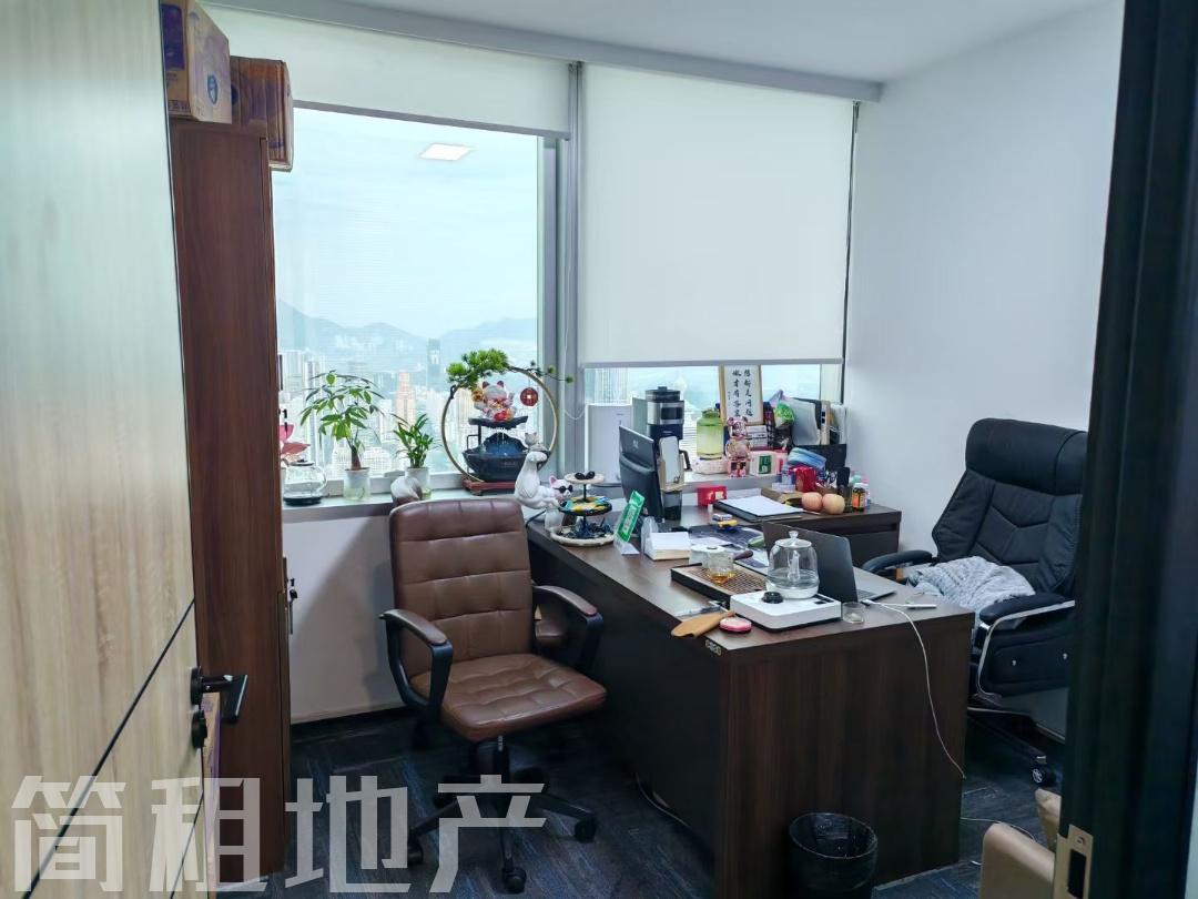 全新装修，3+1格局。朝东看梧桐山 高层 地王大厦