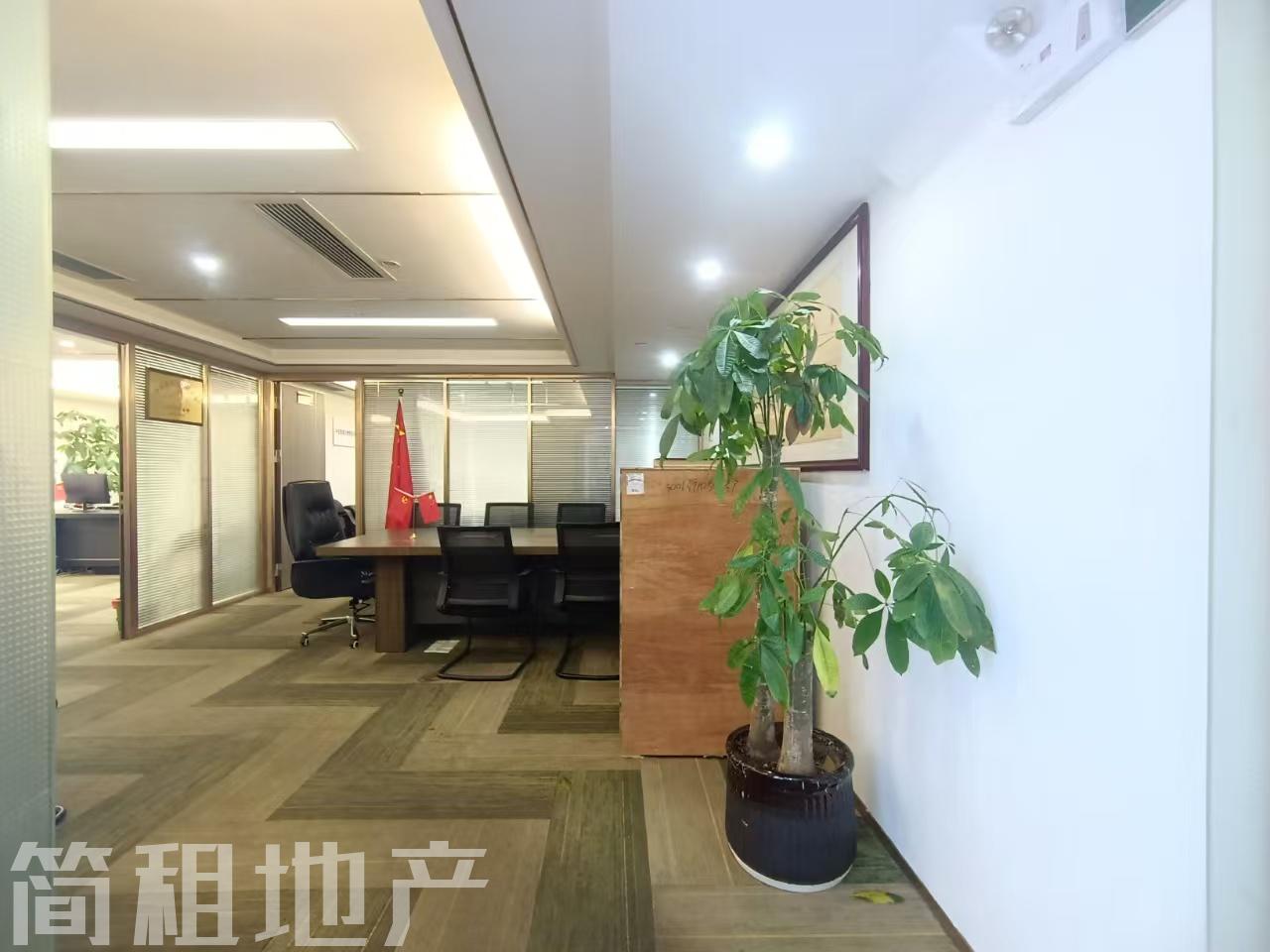 罗湖东门商圈 国贸大厦 豪装218平 3个隔间 全套家私 拎包办公