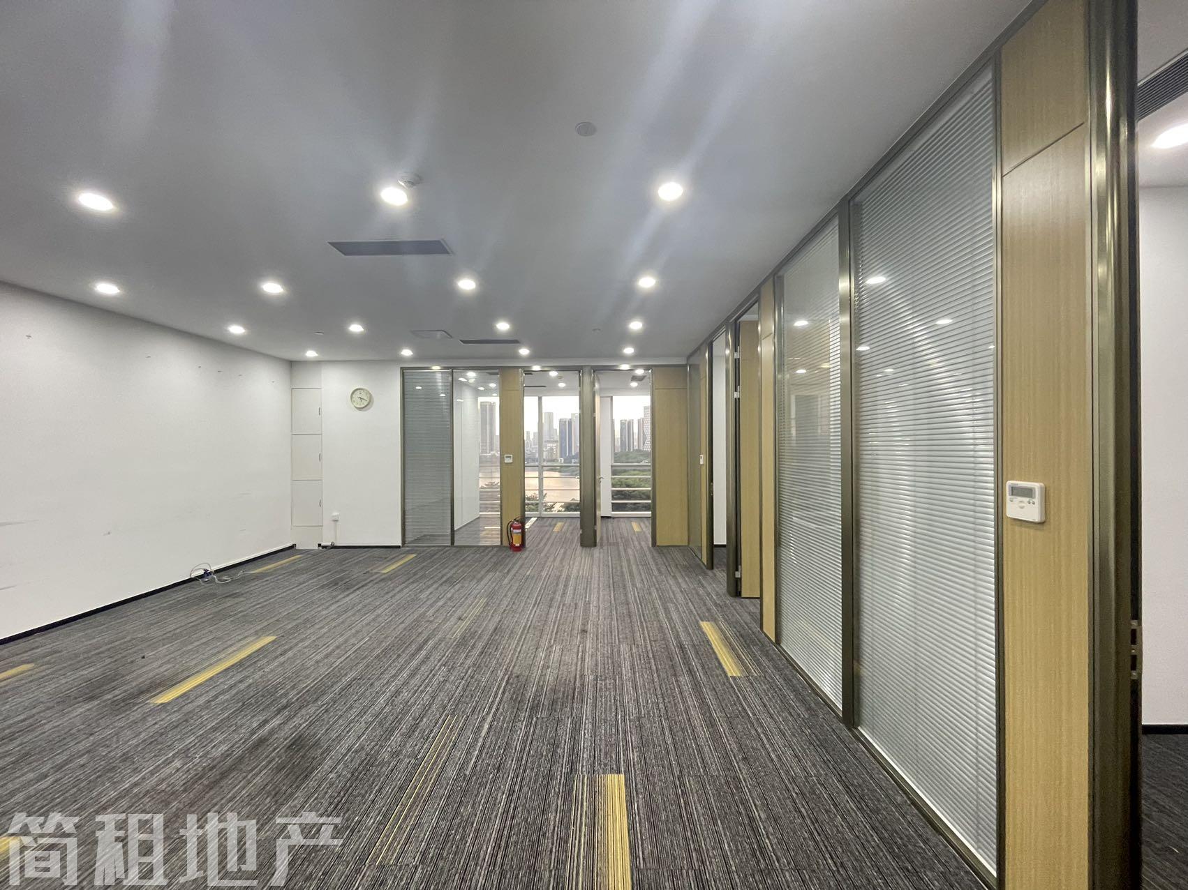 大小均有 精装电梯口 看湖景 星河world 周边配套成熟