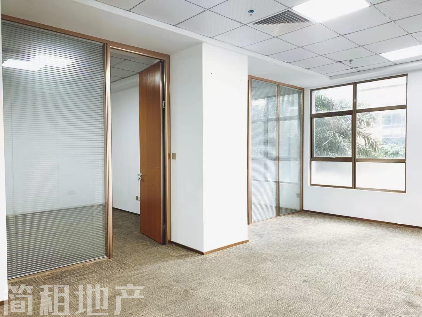 西乡明月花都写字楼 精装138平 2个房间 户型方正 停车位充足