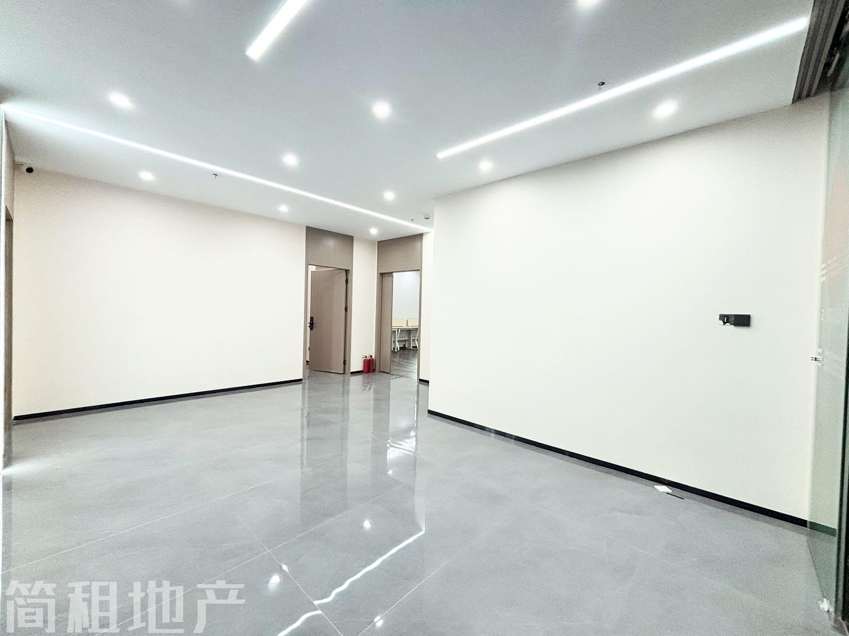 户型方正，朝西 特价 电梯口 汉富中心