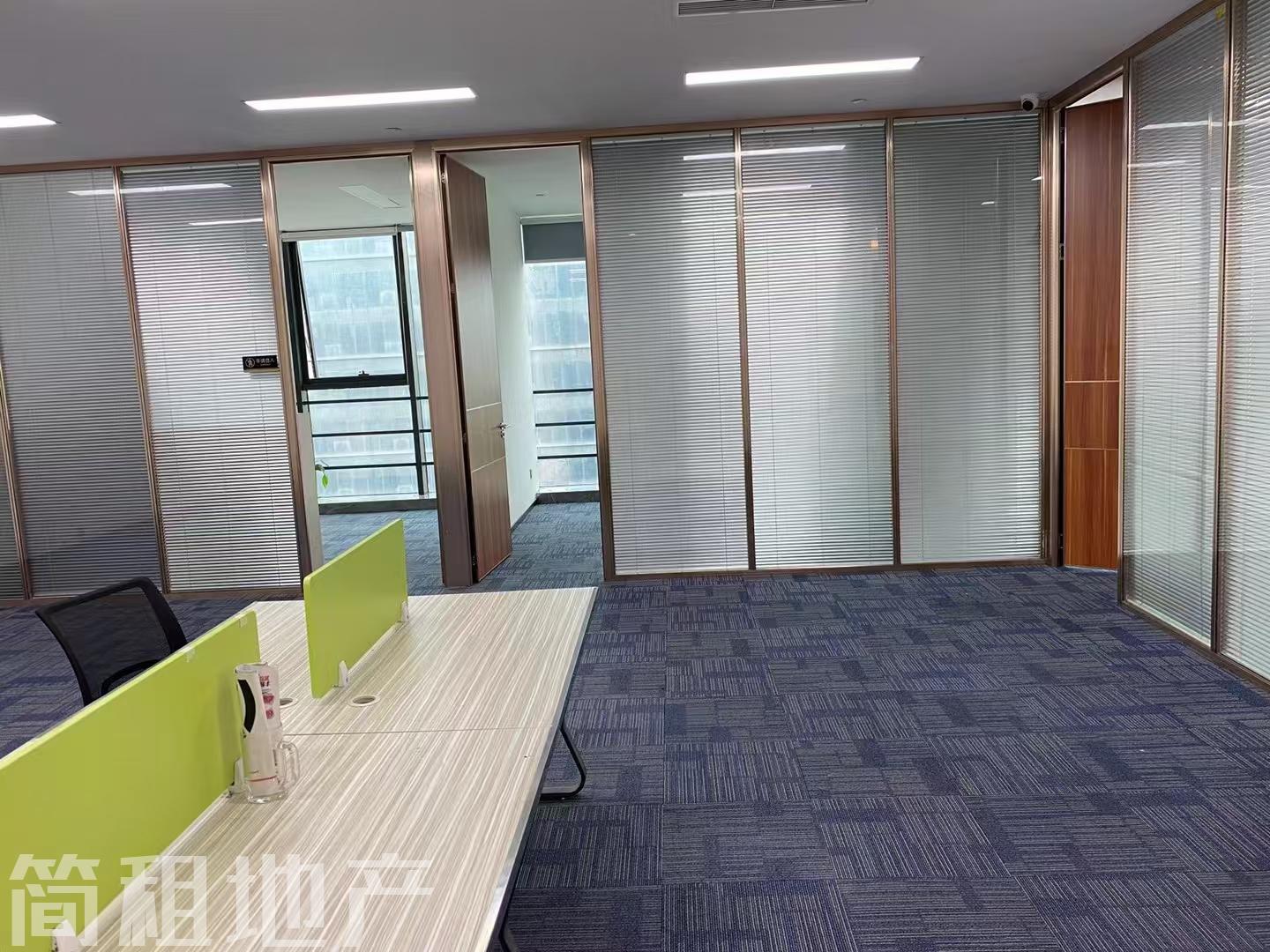 龙岗 中海信创新产业城 精装320平 4+1 户型方正 朝南 带家私
