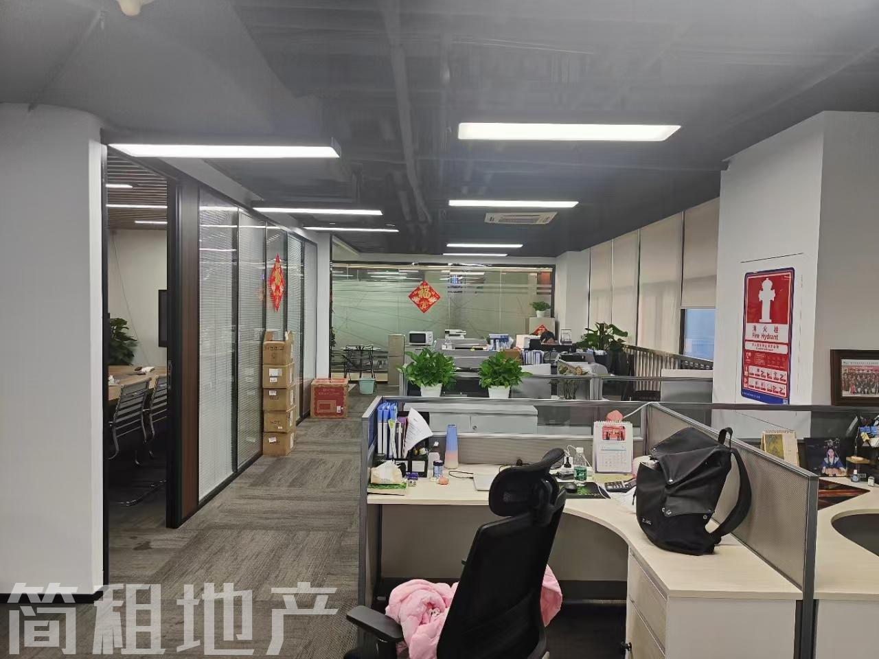 零距离地铁口 南京大学产学研基地 精装465平 3+1 带大阳台家私