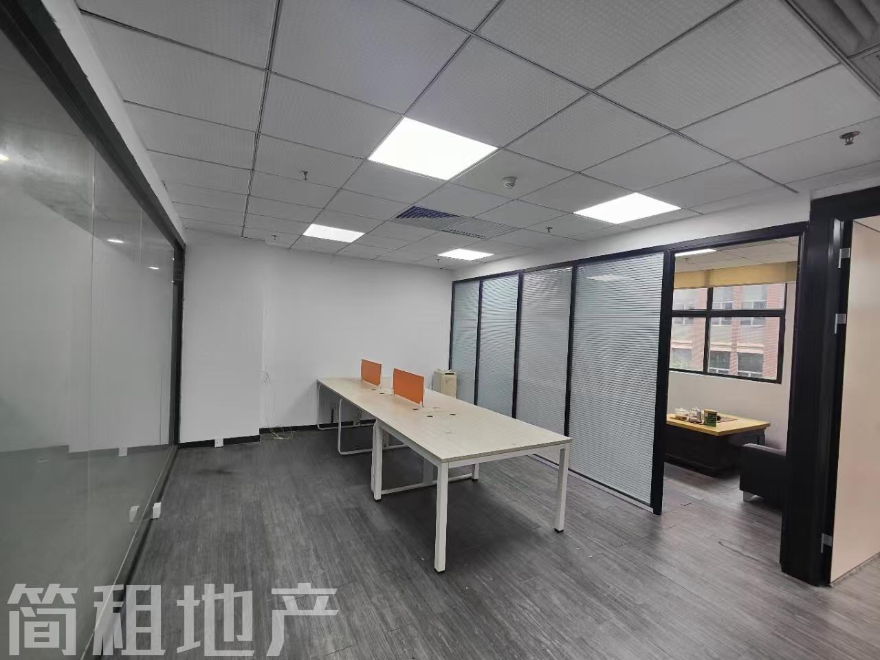 零距离地铁口 南京大学产学研基地 精装177平 2+1 全套家私