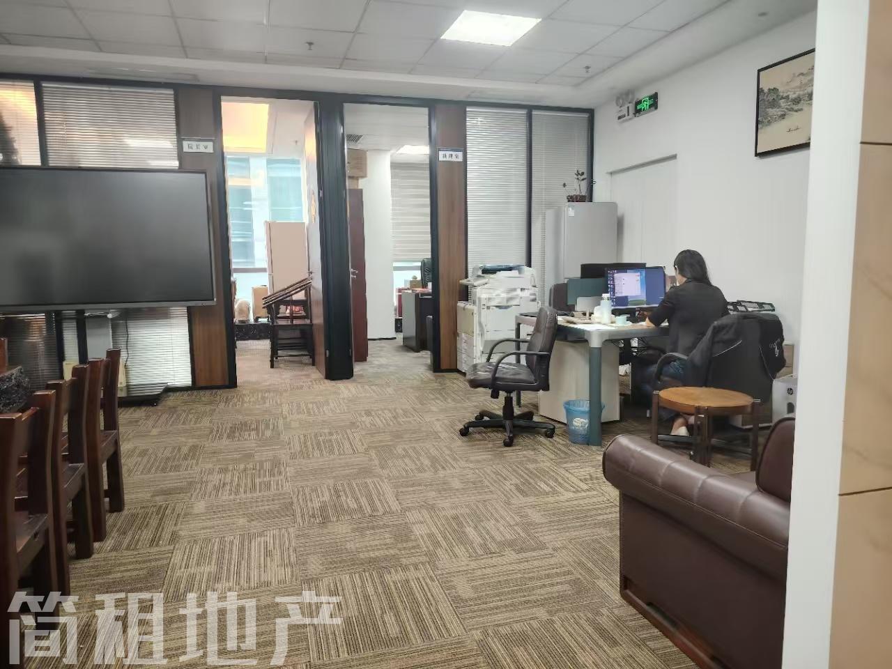 科技园南 三航科技大厦 精装180平 2+1 带家私 拎包入驻