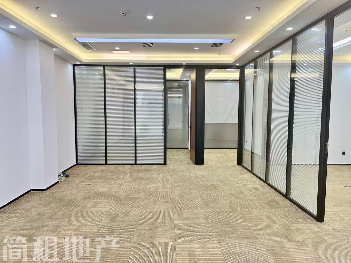 龙华 恒博清湖产业园 精装 3+1 大厅可容纳20人 可配家私
