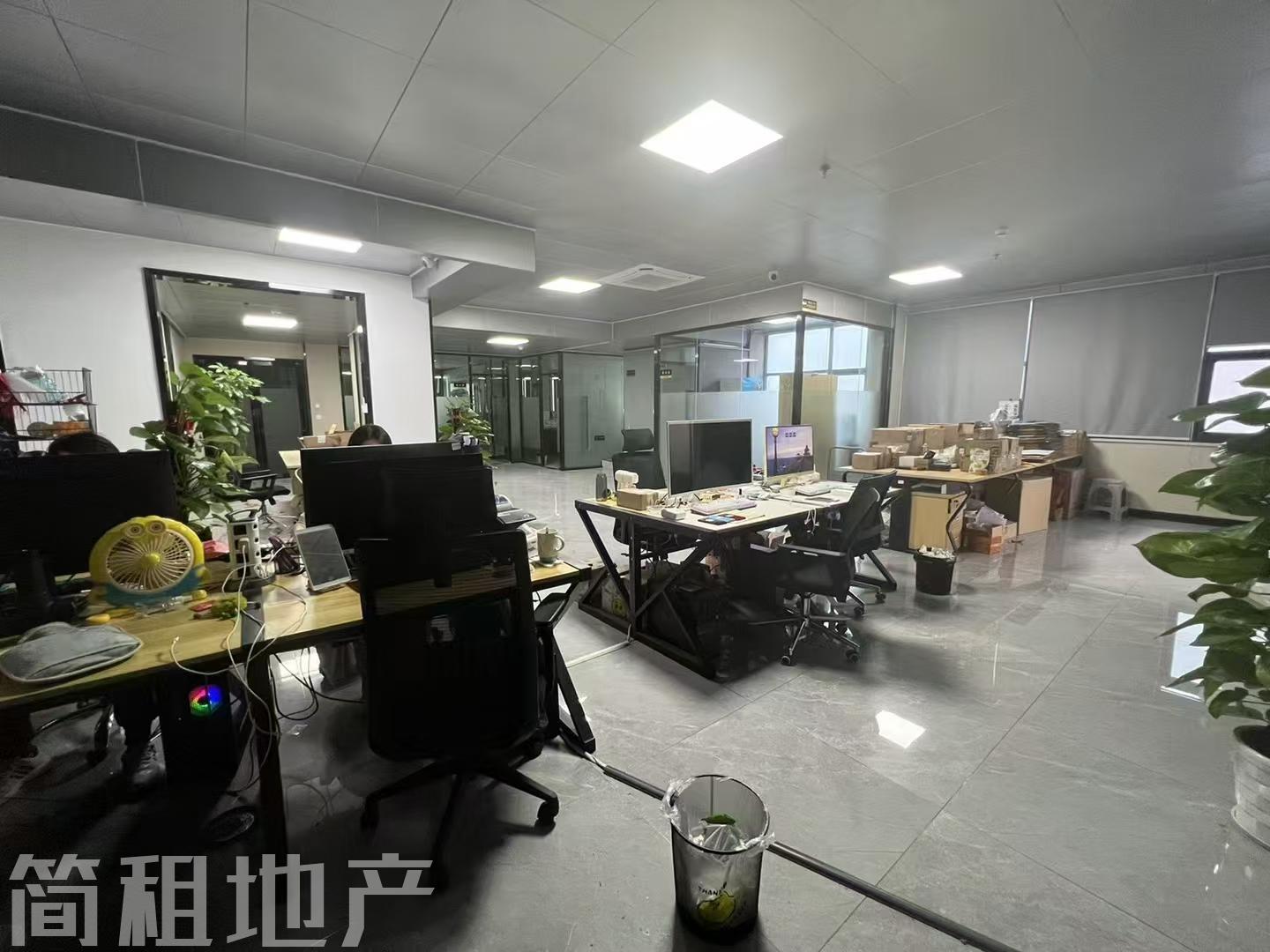 龙华大浪 万盛创业园 精装800平 12+1格局 带家私 拎包办公