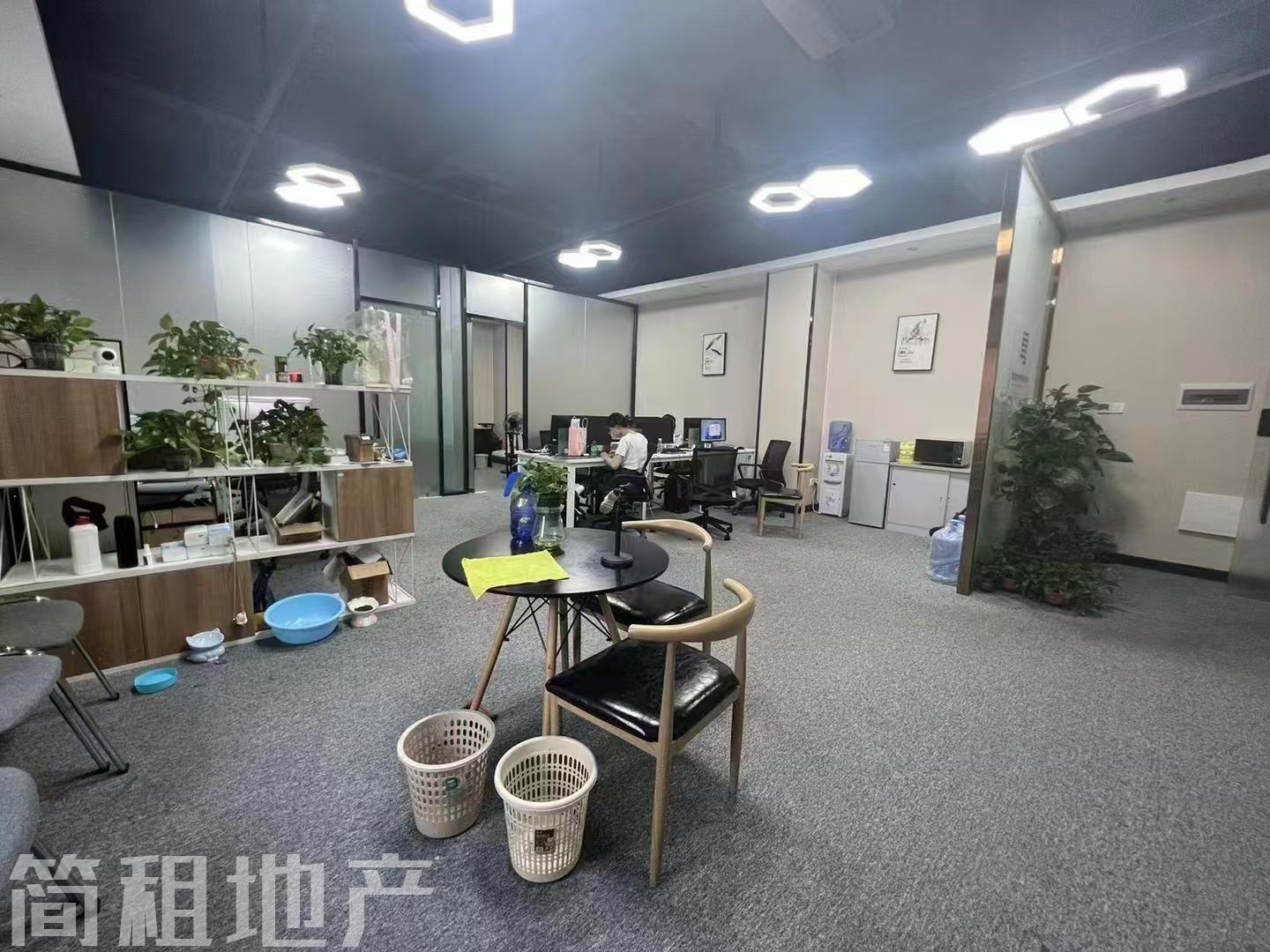 优质房源推荐 龙华万盛创业园 精装182平 2+1 家私齐全 拎包办公