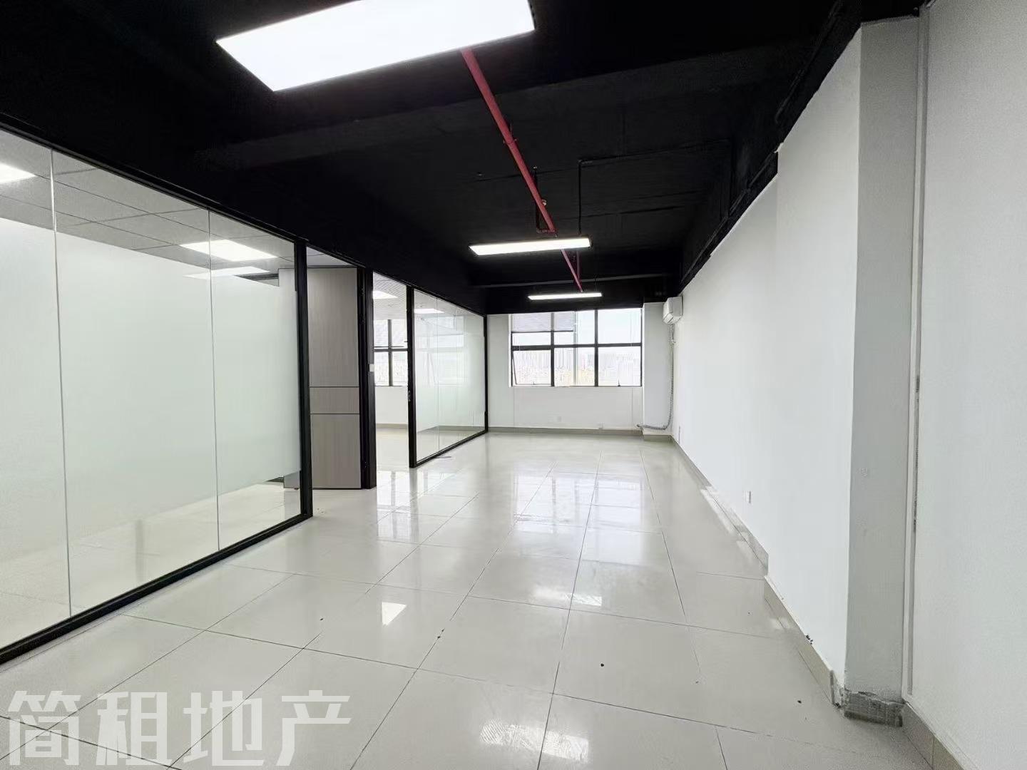 龙华万众城牛栏前大厦，高层新装修132平配空调，停车方便配套好