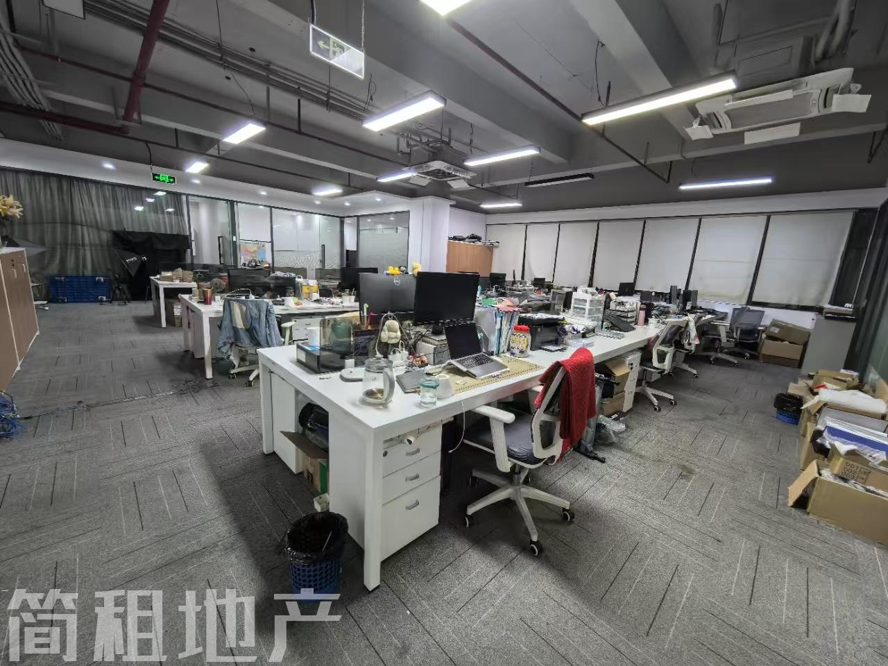 兴东地铁口 中粮商务公园 精装513平 6+1 带家私 拎包办公
