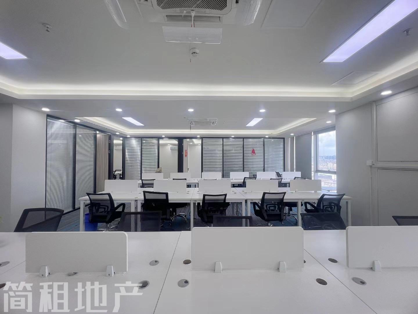 龙华清湖地铁口，卫东龙商务大厦80-350平精装修带家具